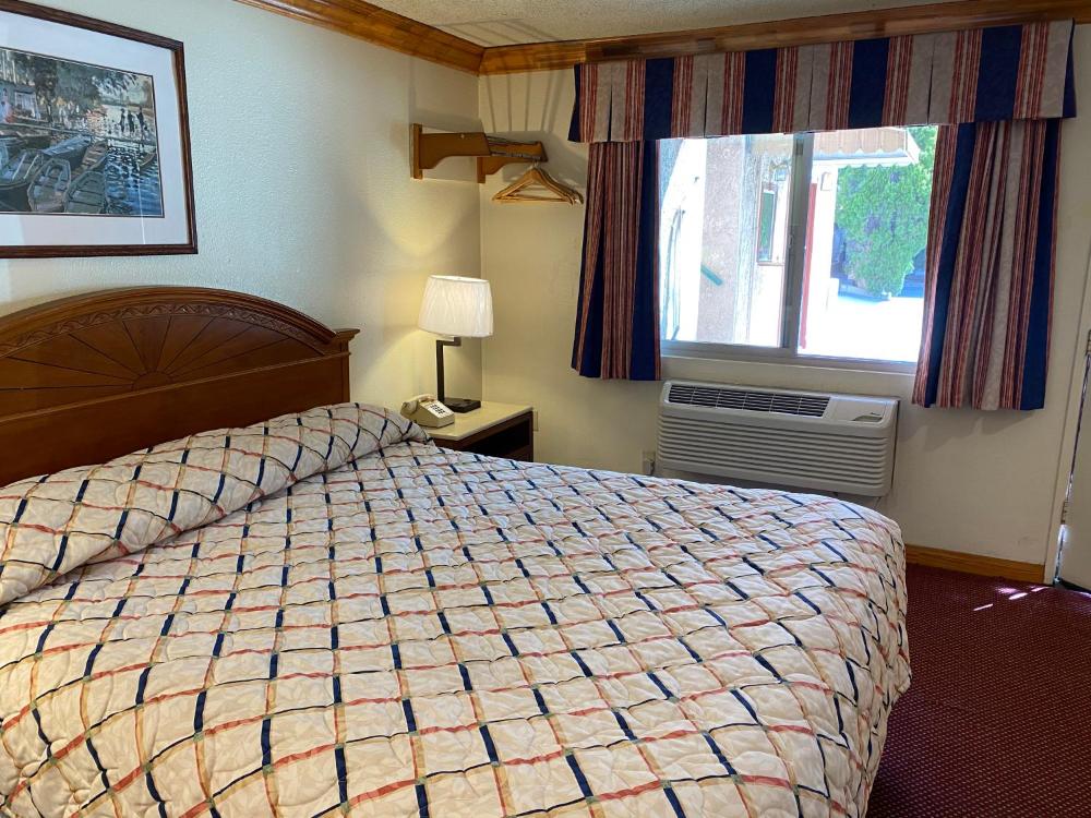 King Room with Spa Bath interior